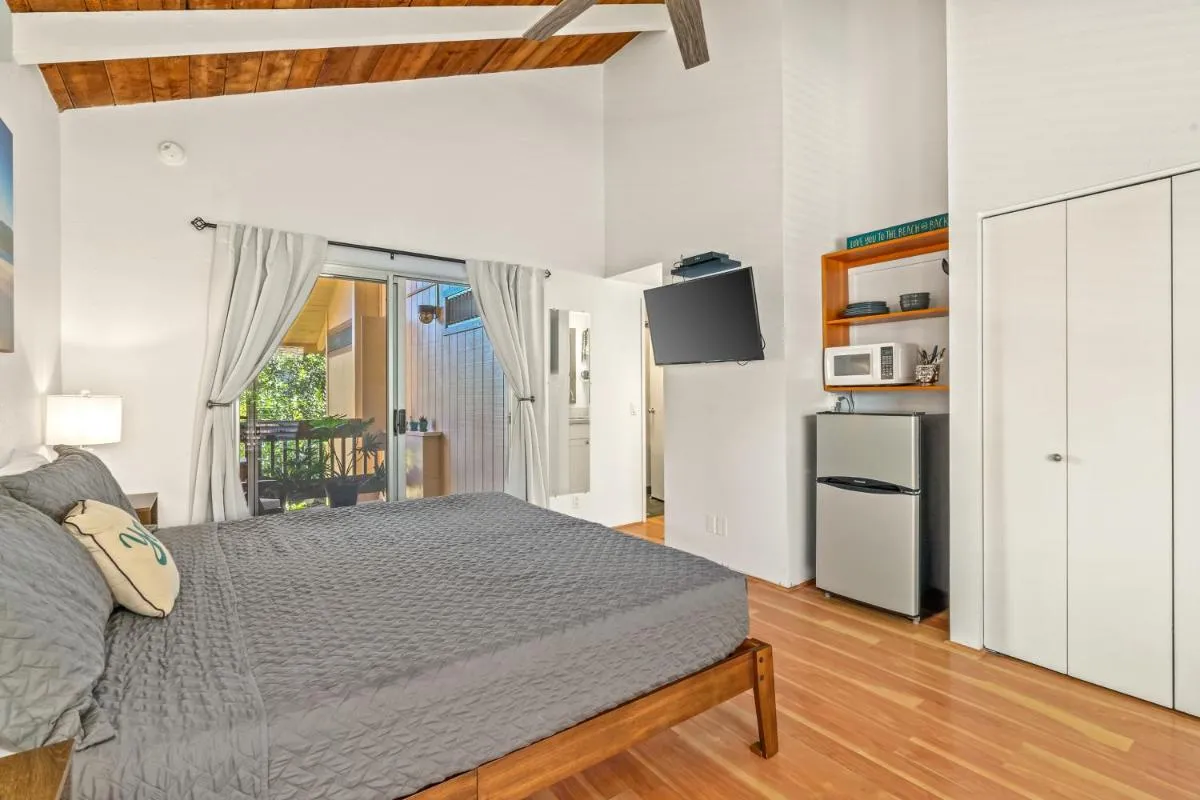 Image 2 of Bright and Beautiful Princeville Studio, Private Lanai, Pool (209B)