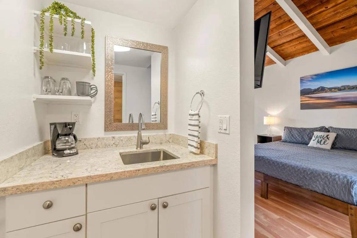 Image 3 of Bright and Beautiful Princeville Studio, Private Lanai, Pool (209B)