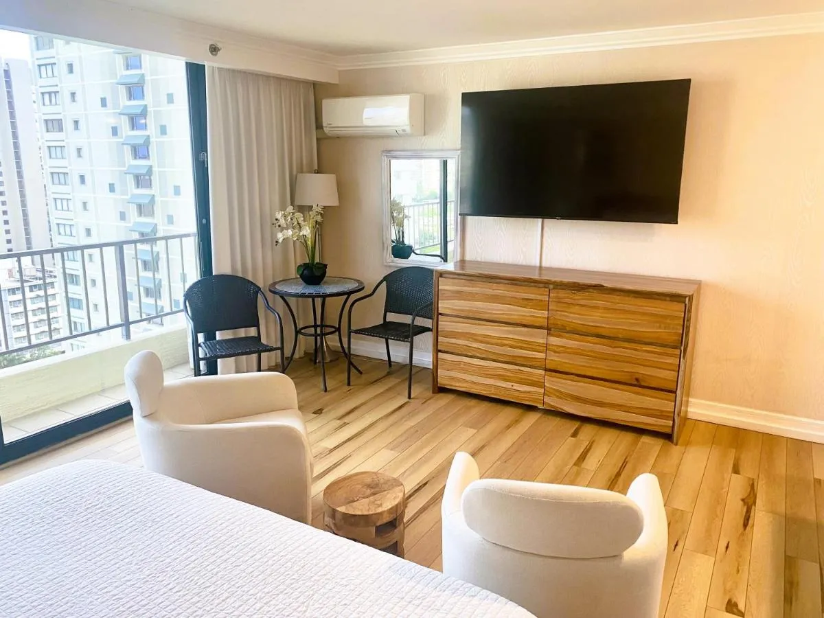 Image 2 of Brooks Beach Vacations Wyndham 4 Star Resort 1805 Waikiki