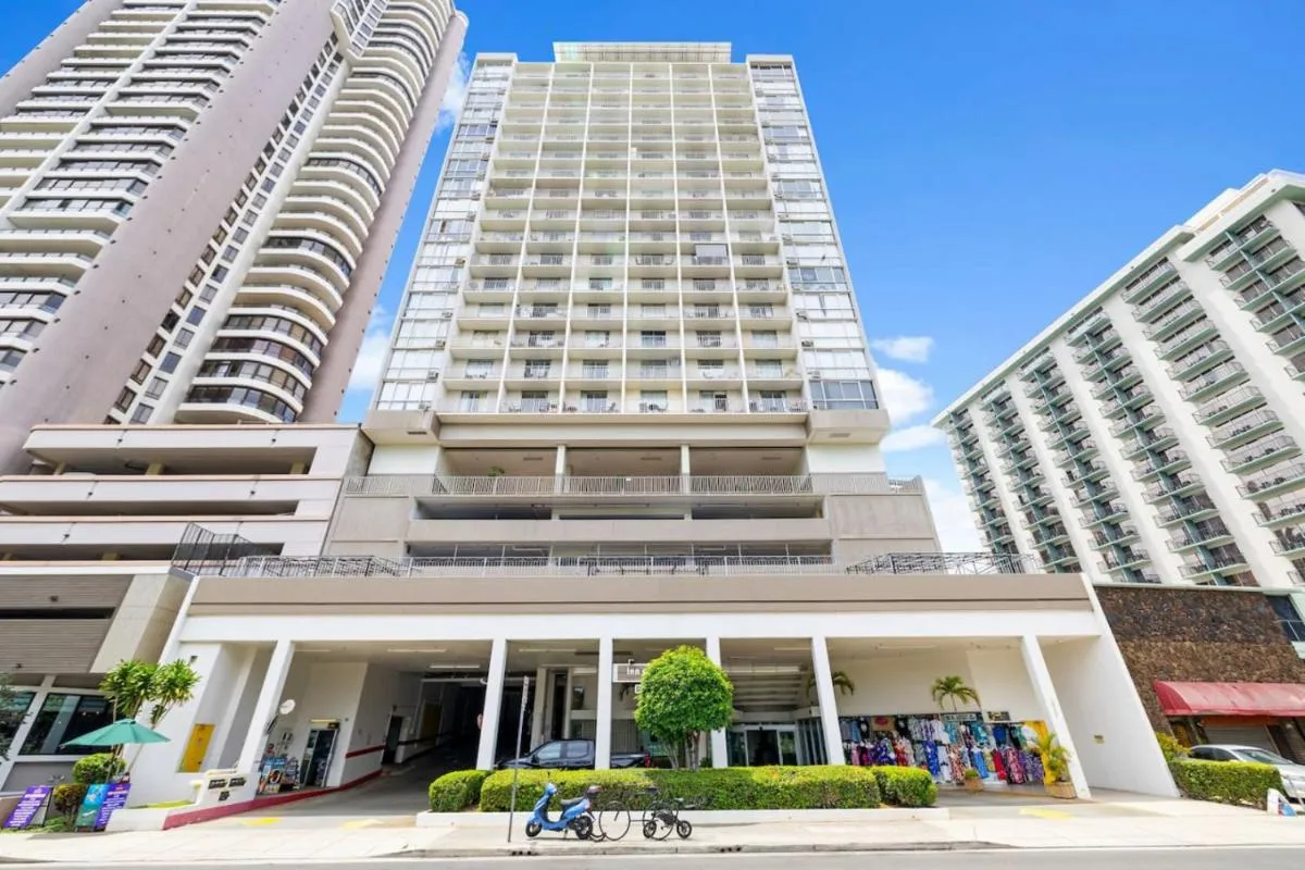 Image 1 of Centrally located walk to Hilton Lagoon