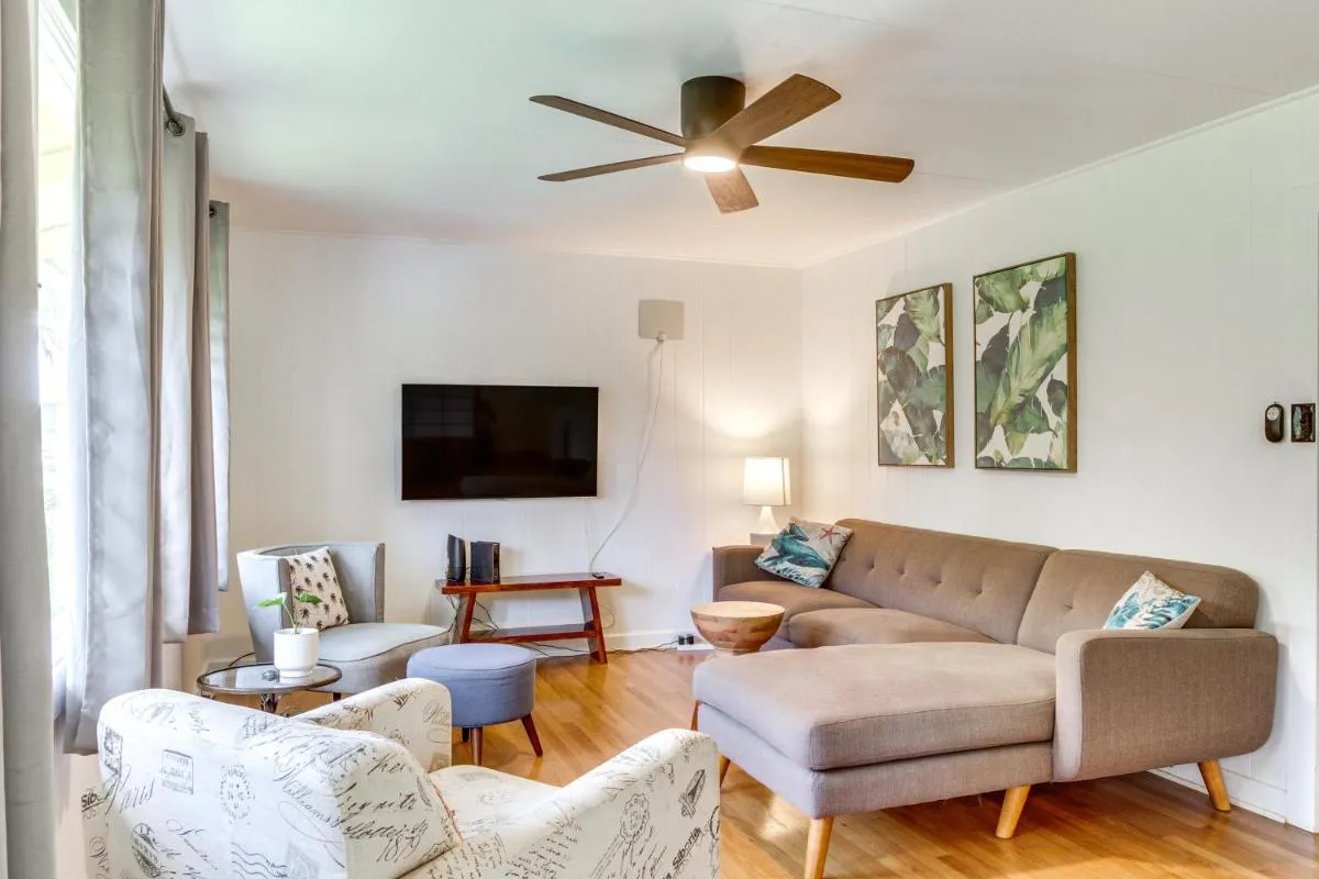 Image 2 of Charming Historic Hilo House Minutes to Beach!