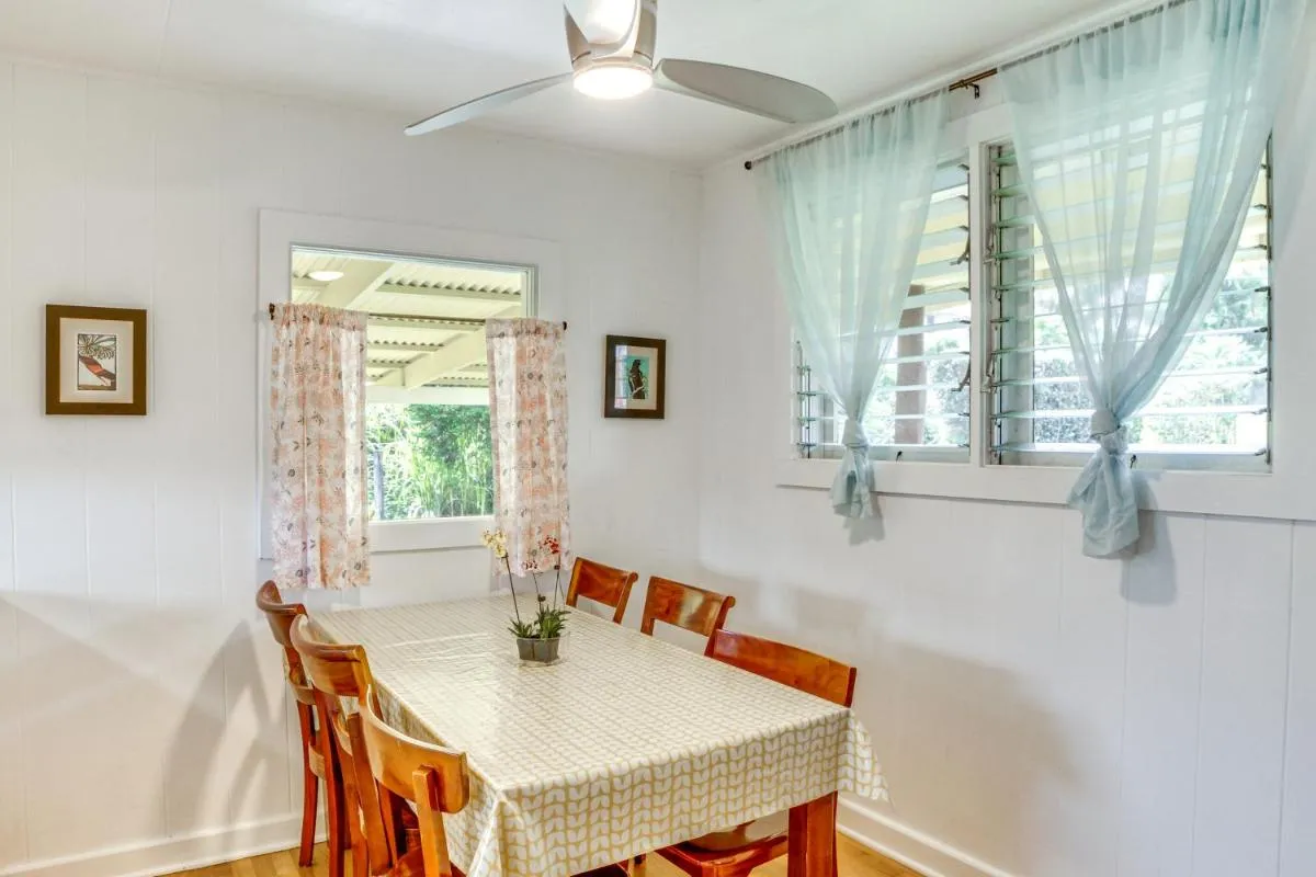 Image 4 of Charming Historic Hilo House Minutes to Beach!