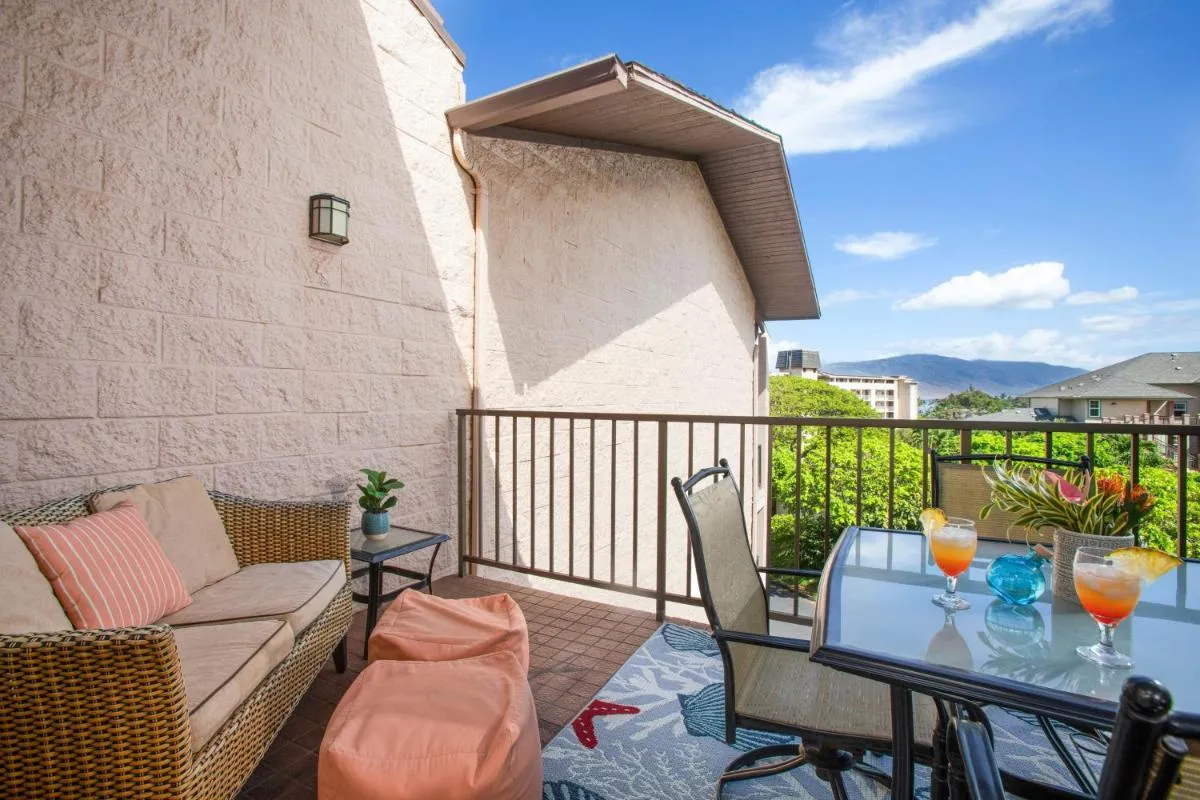Image 3 of Charming Loft 2BR with Free Parking & Near Beach!