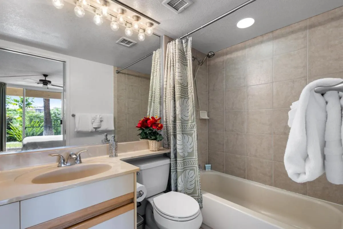 Image 1 of Charming & Updated Maui Banyan 2 Bath