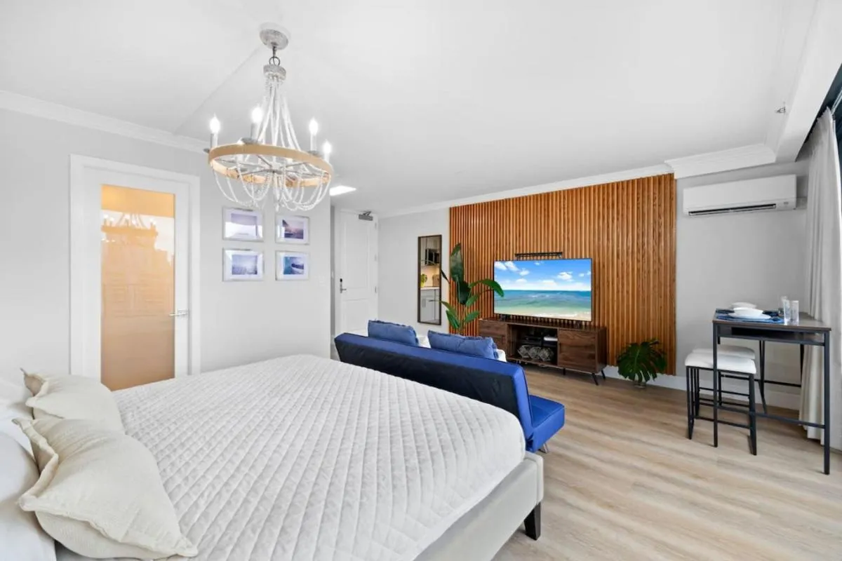Image 2 of Chic boutique hotel and upgraded RG