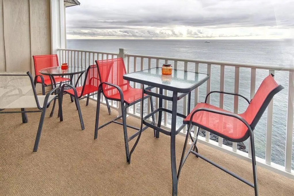 Image of Classic Hawaiian Oceanfront Condo with Top Location – Hale Kona Kai 413 by Casago Kona