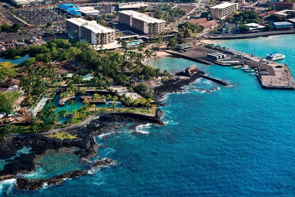 Image 2 of Courtyard by Marriott King Kamehameha’s Kona Beach Hotel