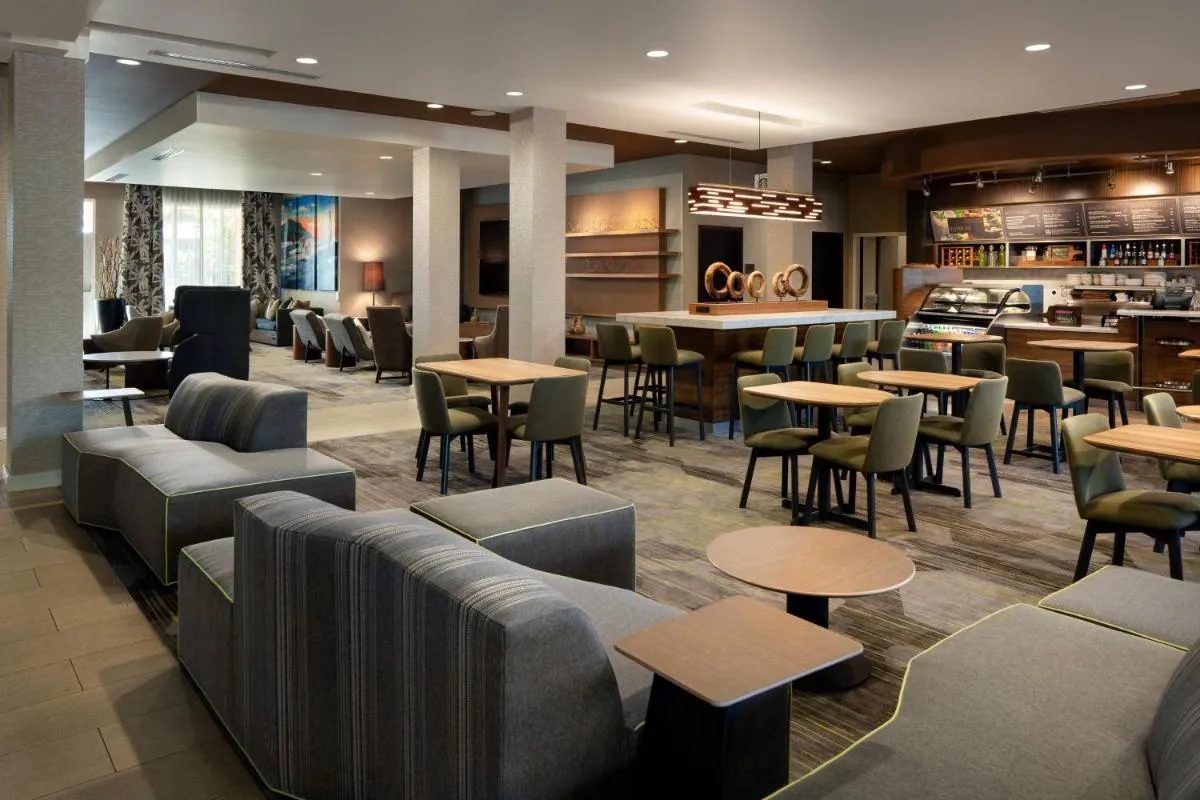 Image 2 of Courtyard by Marriott Maui Kahului Airport