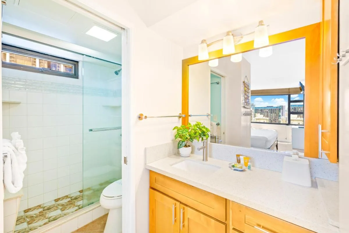 Image 5 of Cozy 1BR Ocean View Condo, Near Beach with Parking