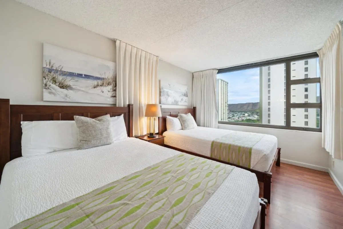 Image 2 of Deluxe 21st Floor Corner Condo with Diamond Head Views condo