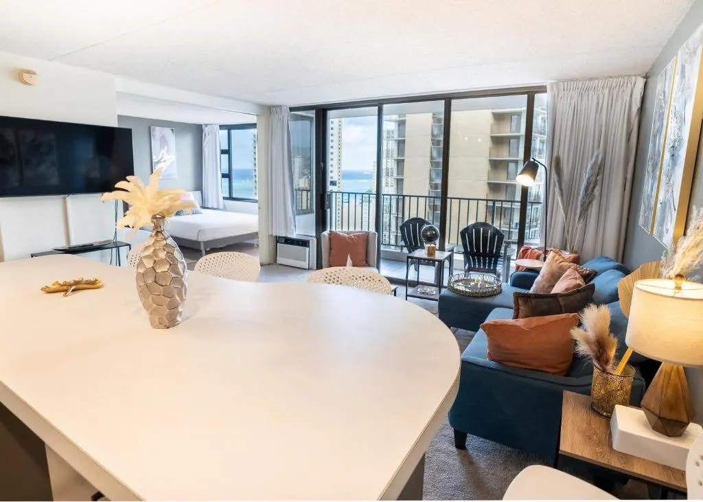 Image of Deluxe Ocean View Condo 2 Queen Beds in Waikiki, FREE Parking & Wi-Fi