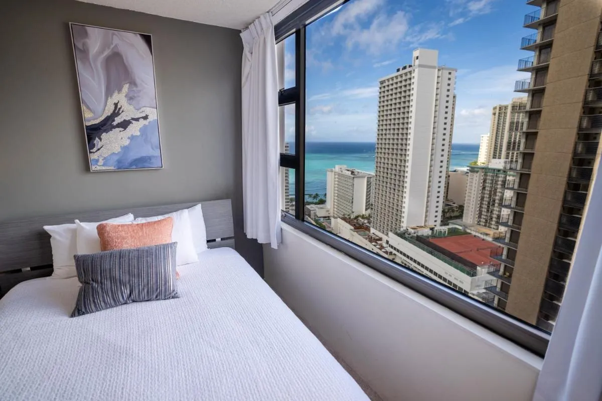 Image 5 of Deluxe Ocean View Condo 2 Queen Beds in Waikiki, FREE Parking & Wi-Fi