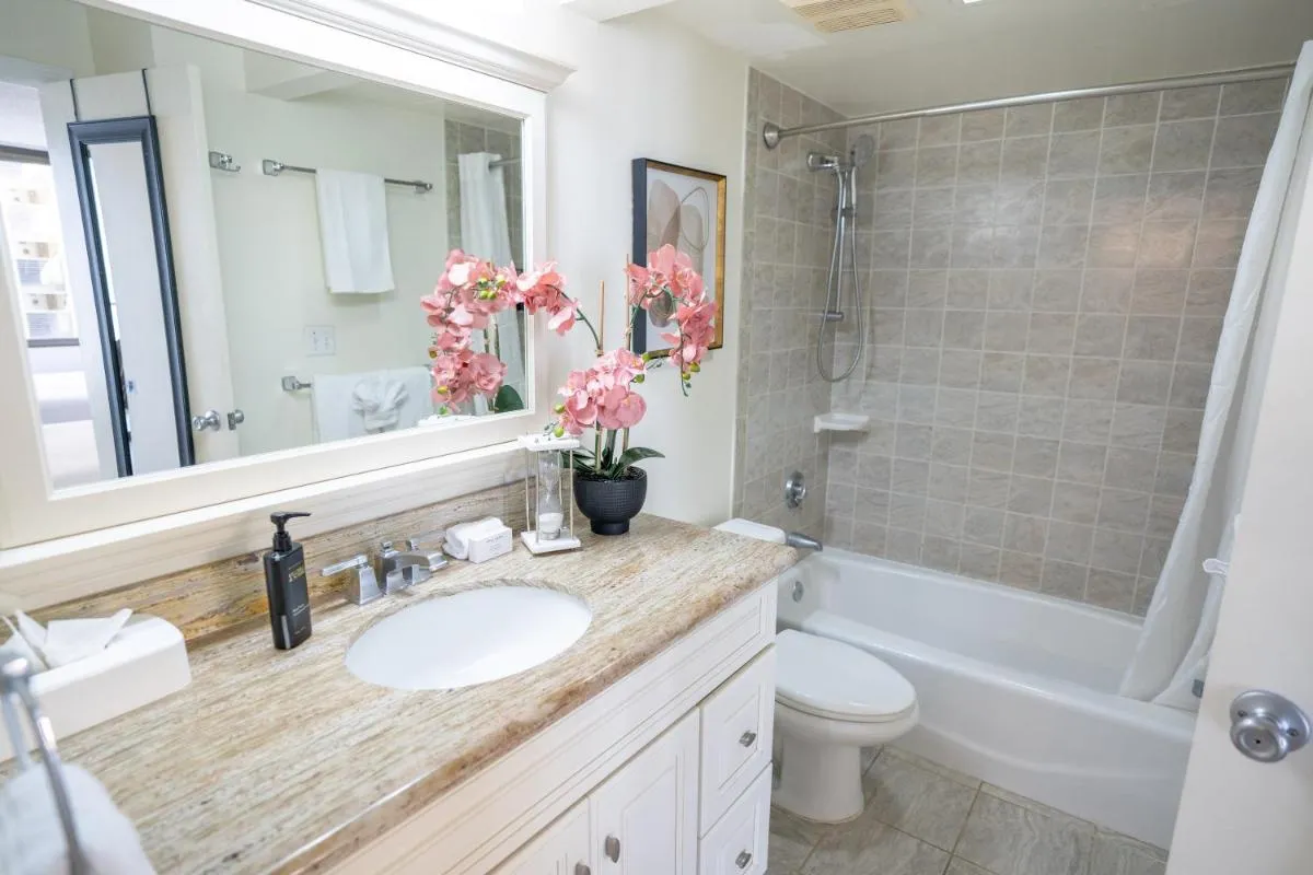 Image 6 of Deluxe Ocean View Condo 2 Queen Beds in Waikiki, FREE Parking & Wi-Fi