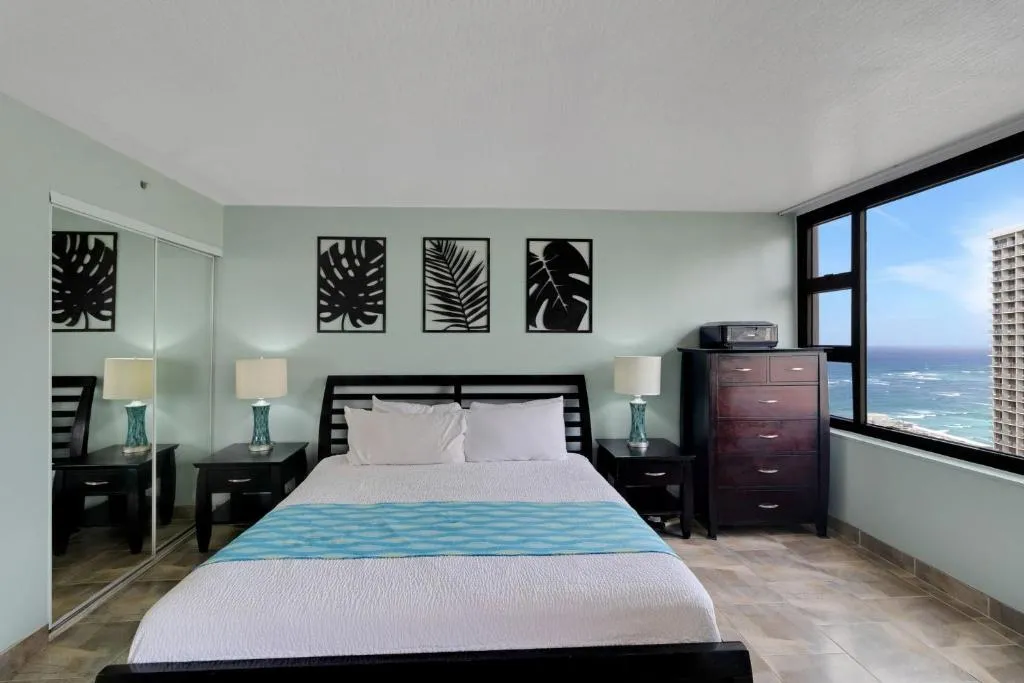 Image of Deluxe Ocean View Condo on 31st Floor – Free Parking & Wifi! condo