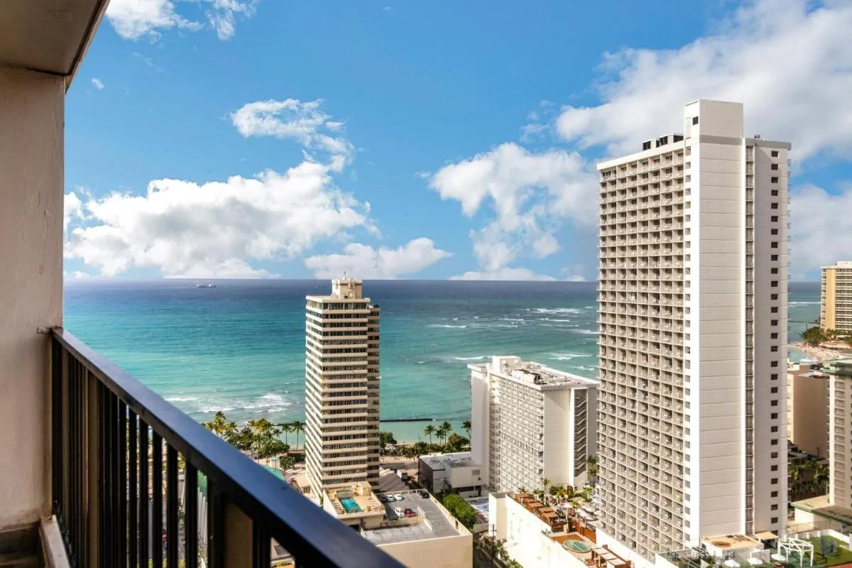 Image 3 of Deluxe Ocean View Condo on 31st Floor – Free Parking & Wifi! condo