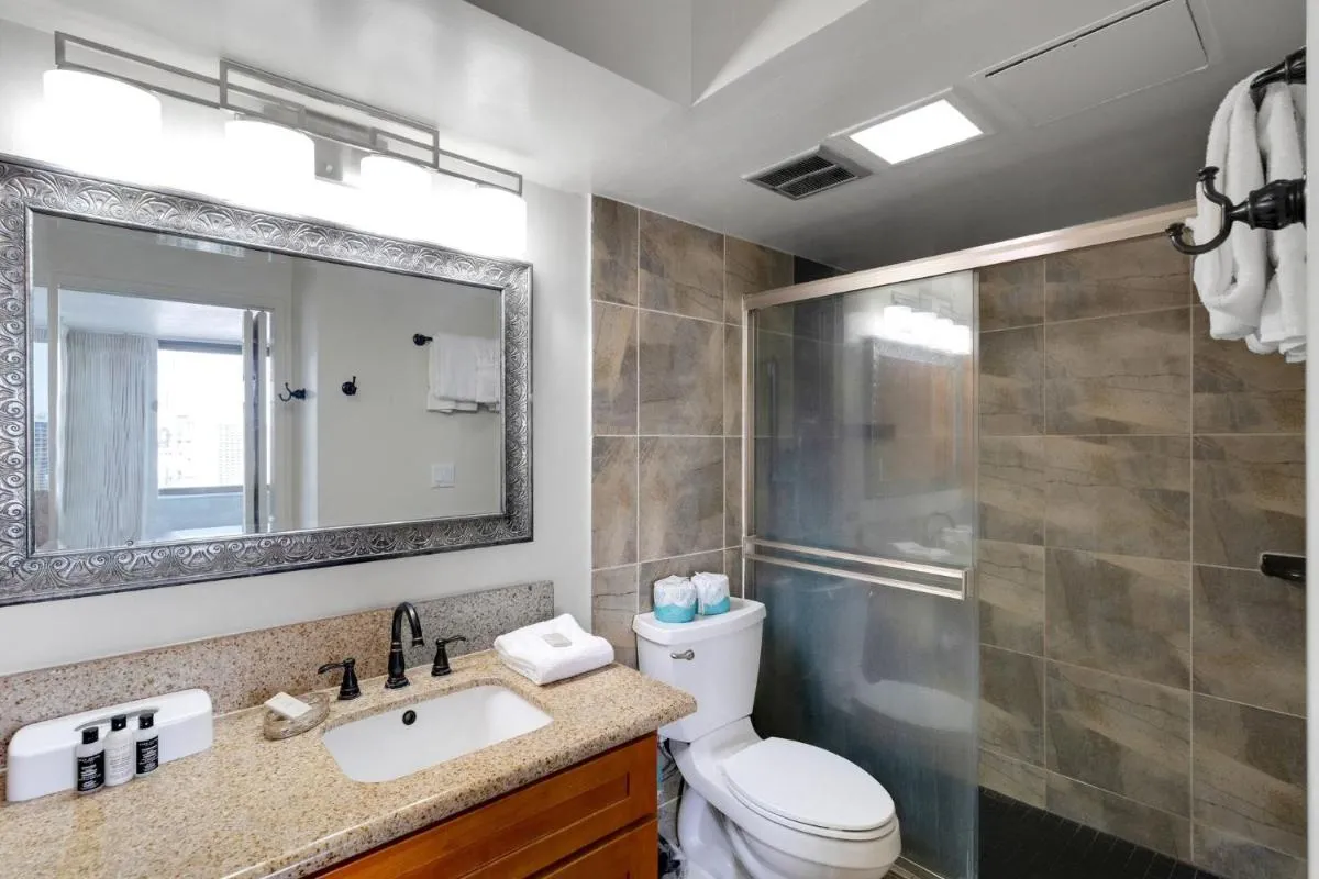 Image 4 of Deluxe Ocean View Condo on 31st Floor – Free Parking & Wifi! condo