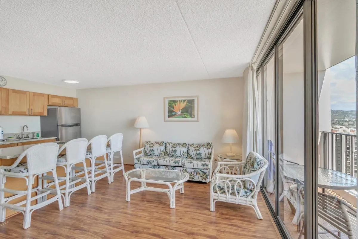 Image 2 of Deluxe Ocean and Diamond Head View Waikiki Condo, Free parking!