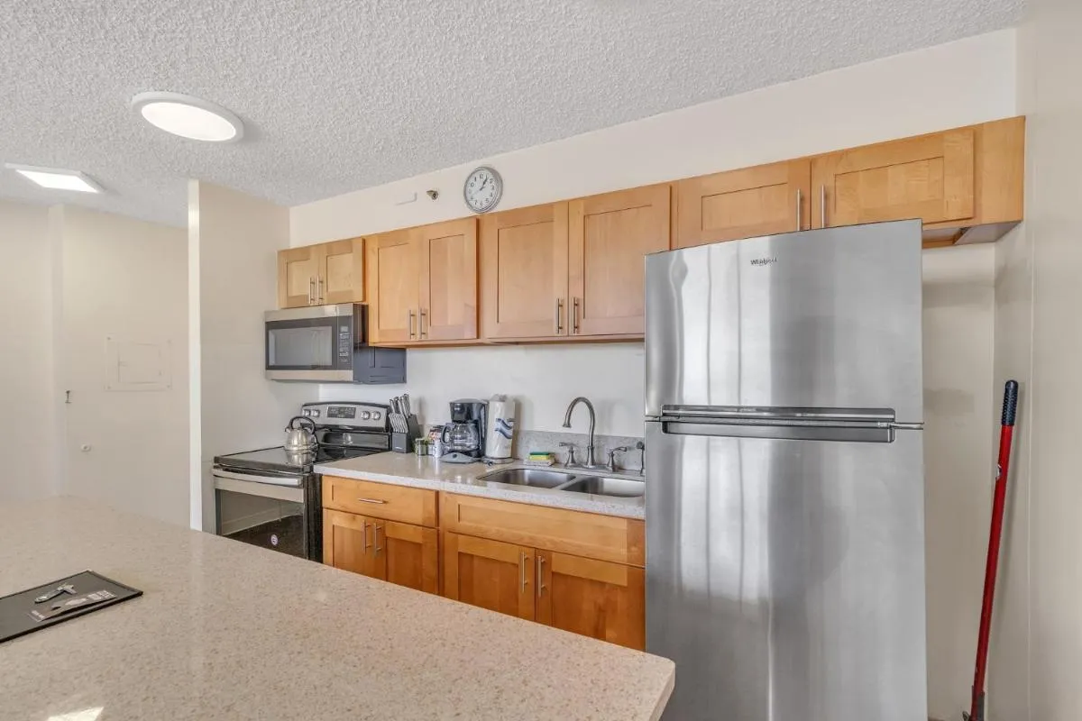 Image 5 of Deluxe Ocean and Diamond Head View Waikiki Condo, Free parking!