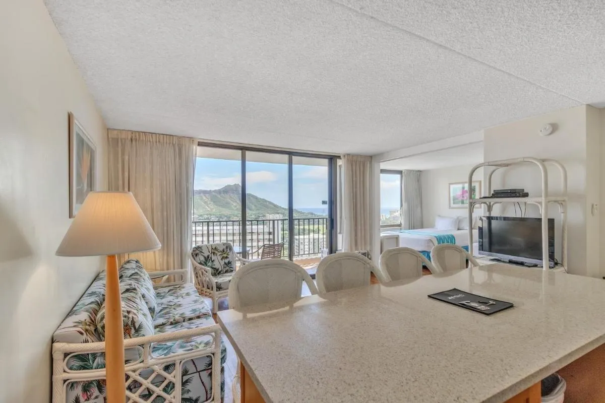 Image 6 of Deluxe Ocean and Diamond Head View Waikiki Condo, Free parking!