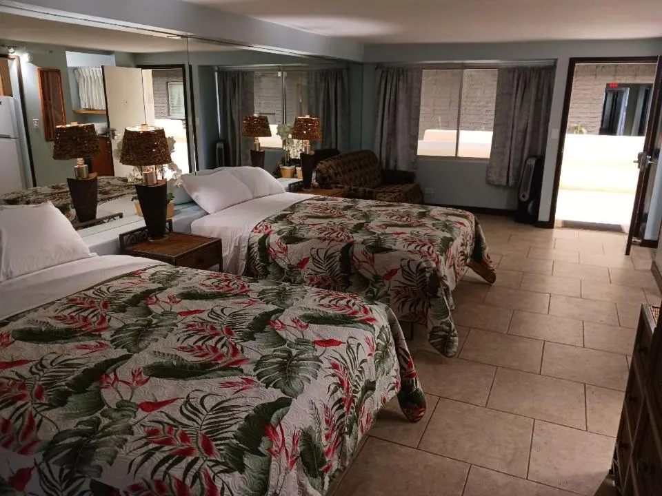 Image 2 of Diamond Head Beach Hotel