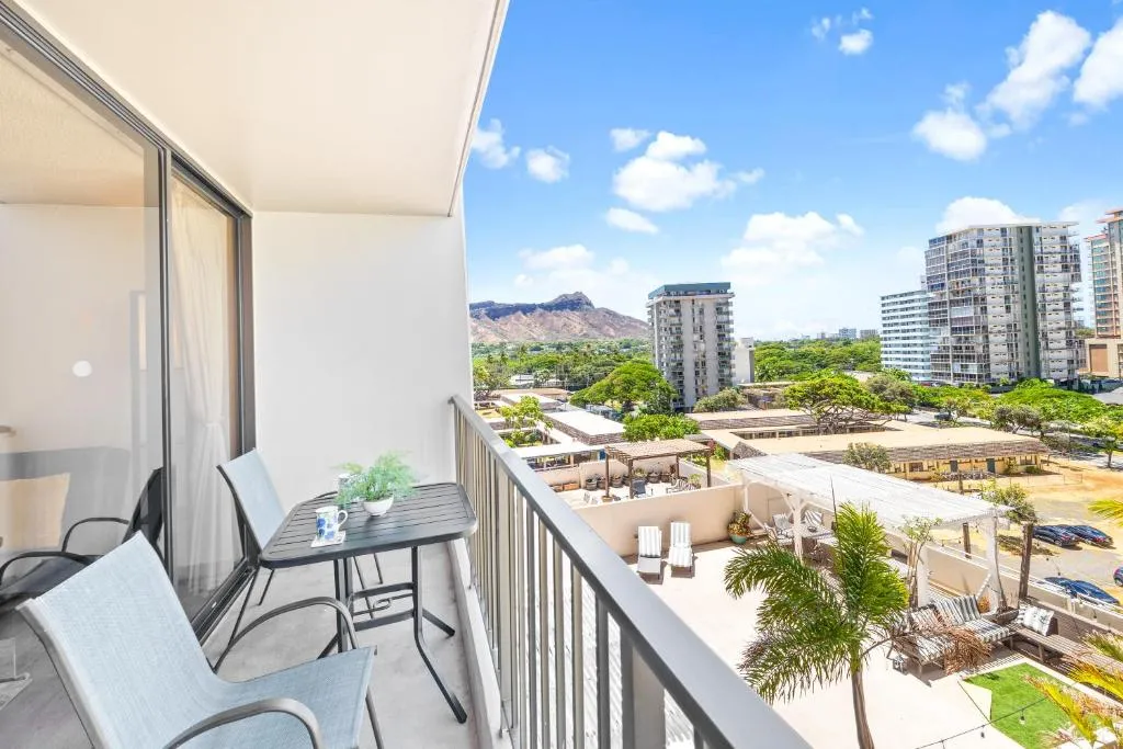 Image of Diamond Head View Close to Waikiki Beach with Parking
