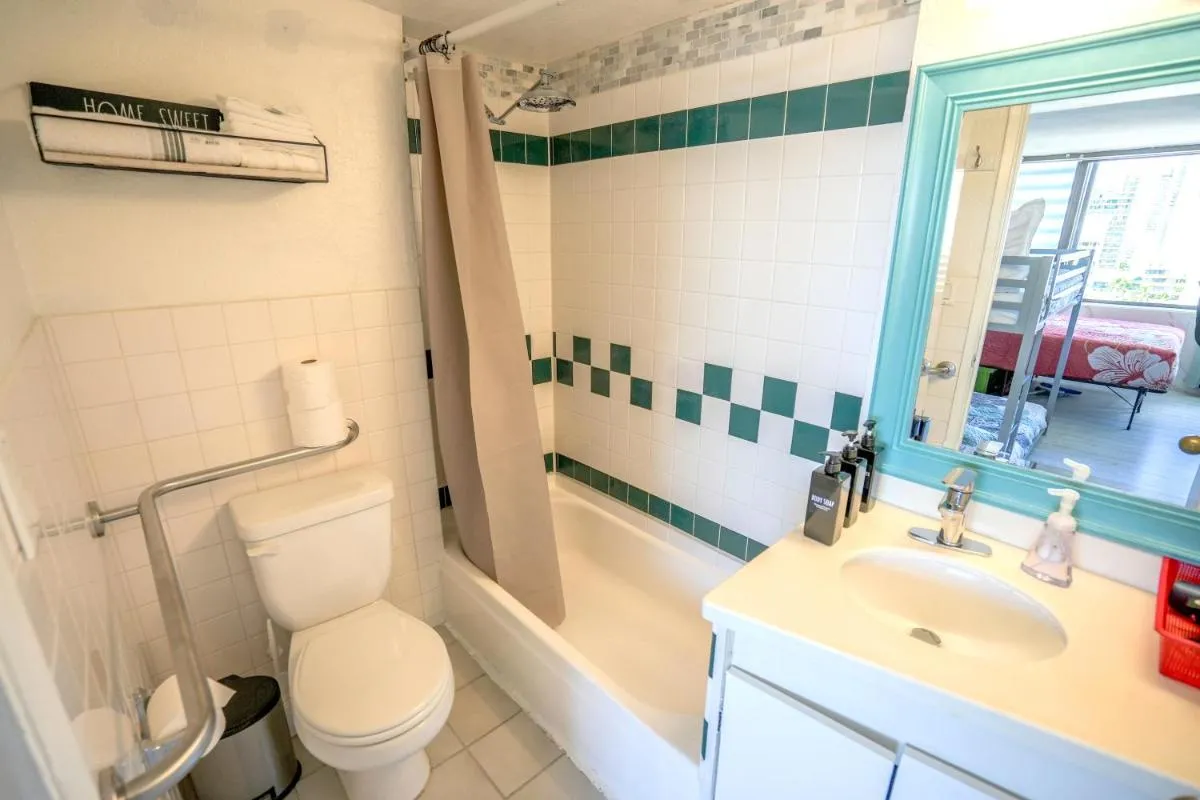 Image 3 of Diamond, Ocean, and Canal view Affordable Family House7person