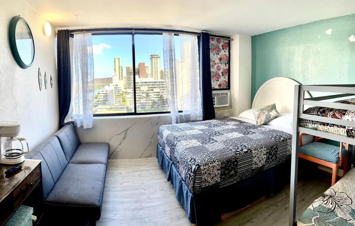 Image 6 of Diamond, Ocean, and Canal view Affordable Family House7person