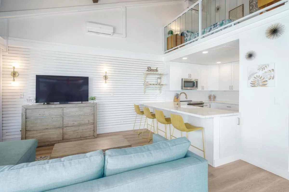 Image 6 of Direct Oceanfront Penthouse