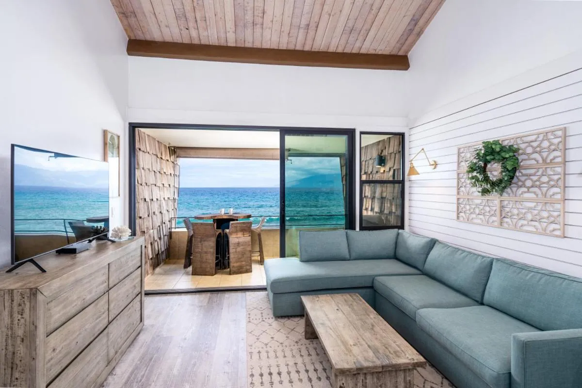 Image 5 of Direct Oceanfront Views Modern Penthouse in Paradise
