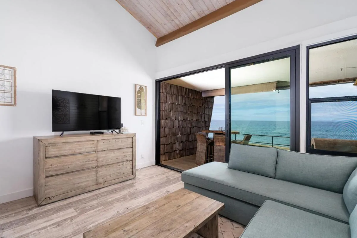 Image 6 of Direct Oceanfront Views Modern Penthouse in Paradise