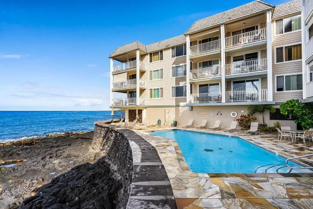 Image 3 of Dreamy True Oceanfront Condo – Hale Kona Kai 307 by Casago Kona
