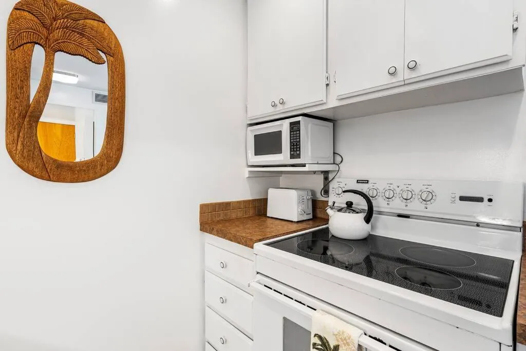Image 5 of Dreamy True Oceanfront Condo – Hale Kona Kai 307 by Casago Kona