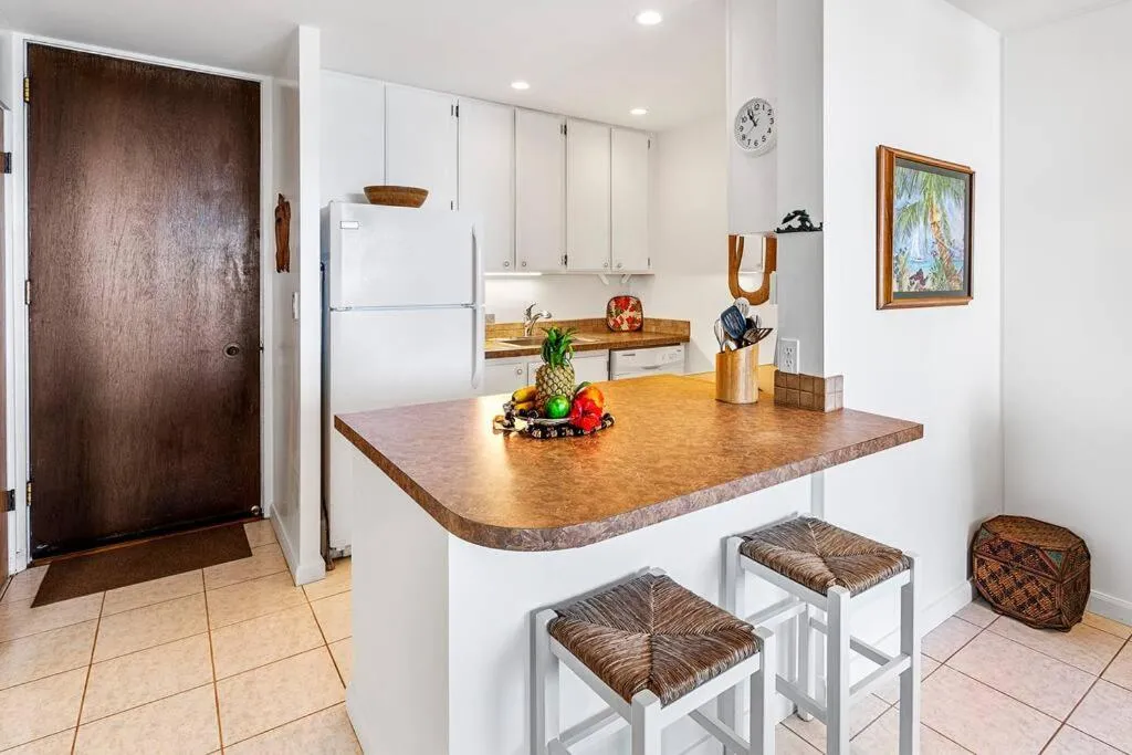 Image 6 of Dreamy True Oceanfront Condo – Hale Kona Kai 307 by Casago Kona