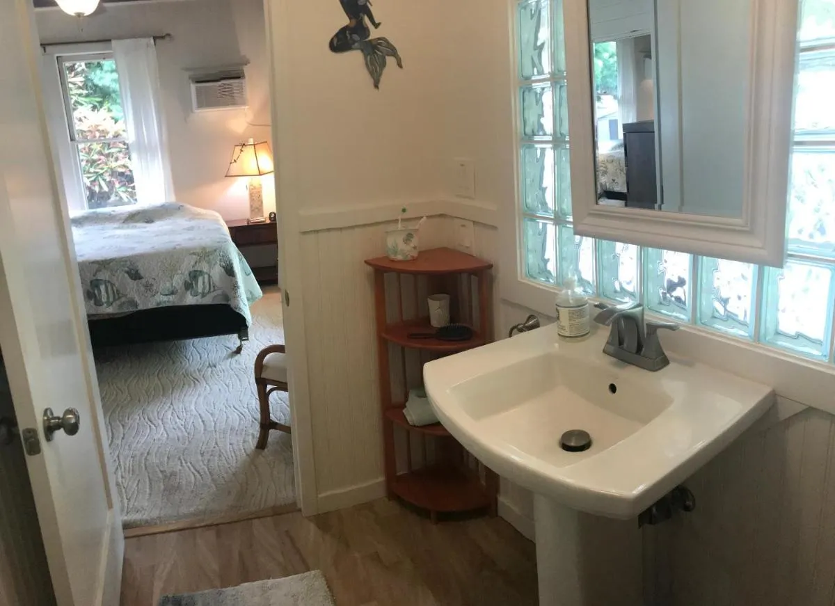 Image 2 of Eco-friendly Sanctuary on Kealakekua Bay. Charming Hawaiian Style with Air Con