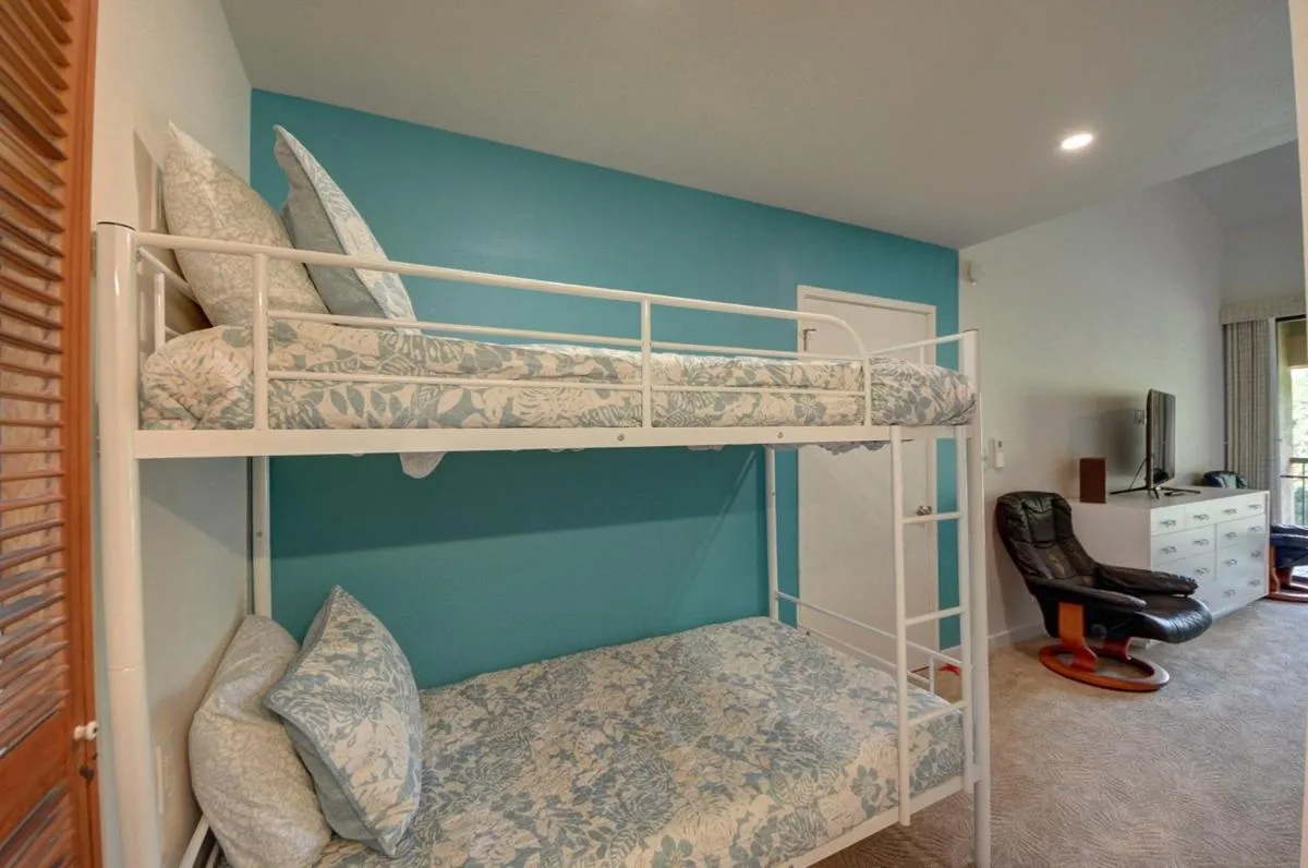 Image 2 of Ekahi 24C, Sleeps 6
