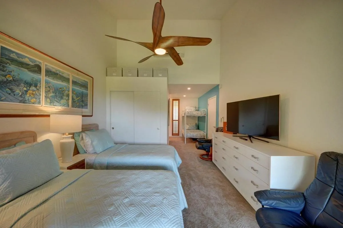 Image 4 of Ekahi 24C, Sleeps 6
