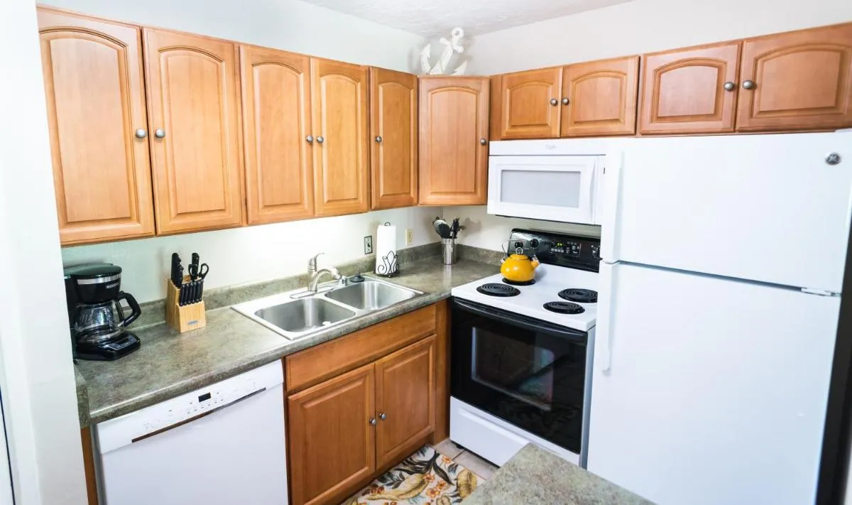Image 3 of Elegant Turtle Bay Condo