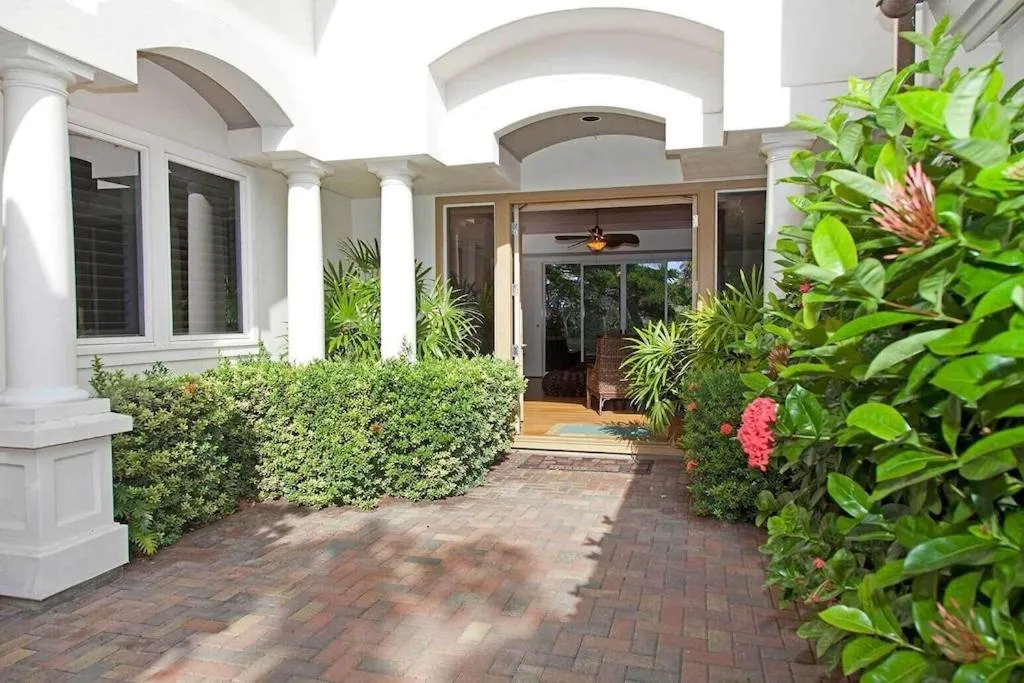 Image 3 of Elegant Villa Just 10-Minute Walk To Beaches!