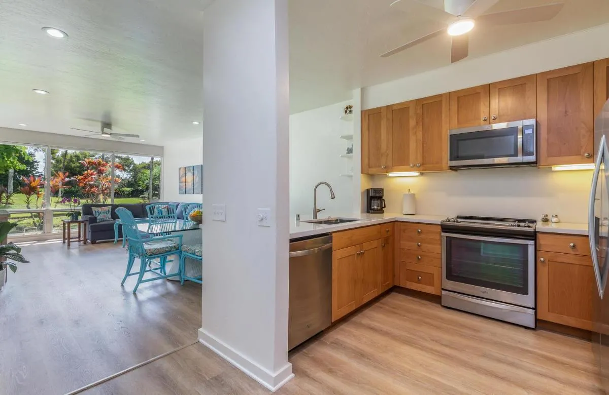 Image 6 of Emmalani Court 414