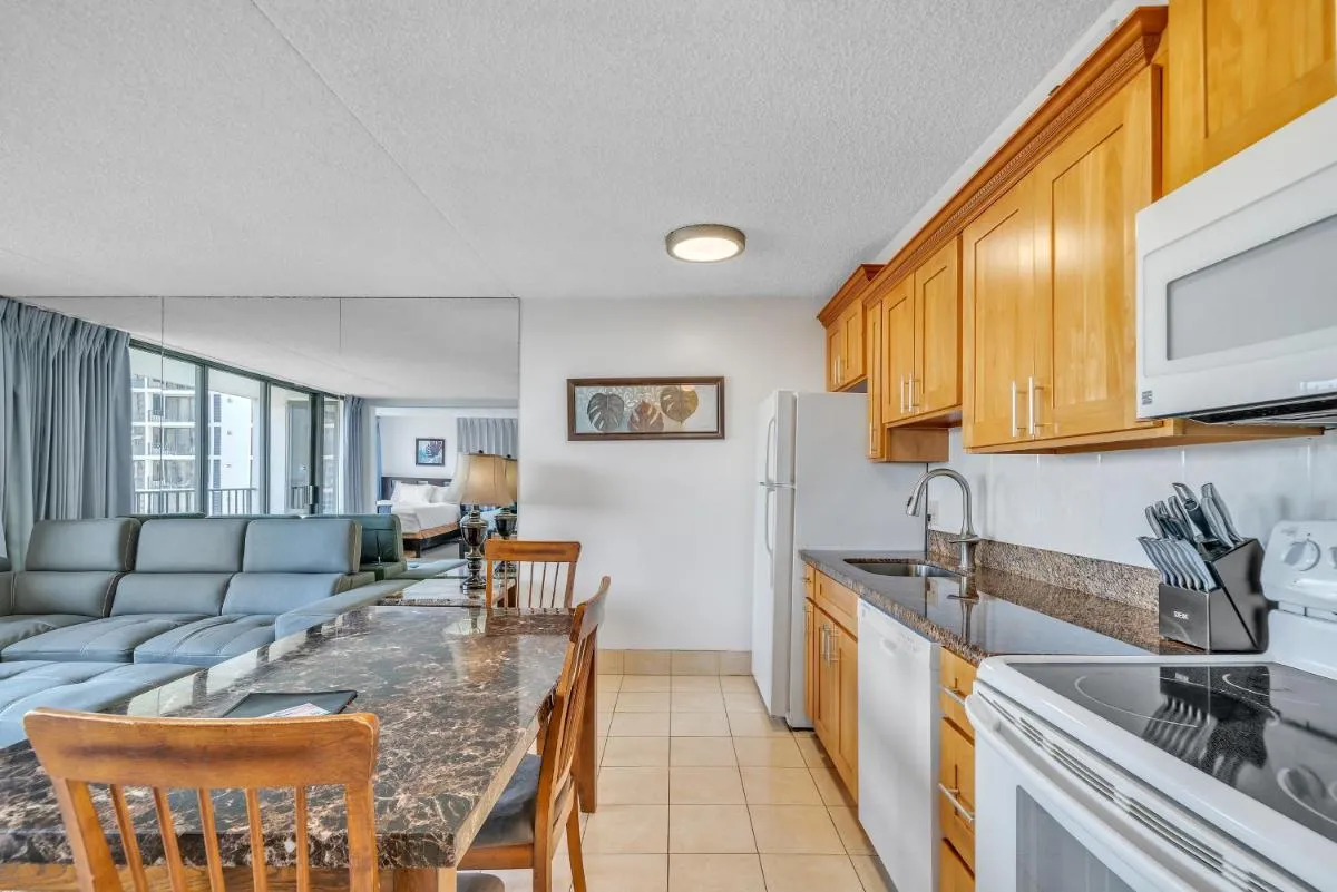 Image 5 of Excellent Diamond Head View Condo – Remodeled, Free Parking!