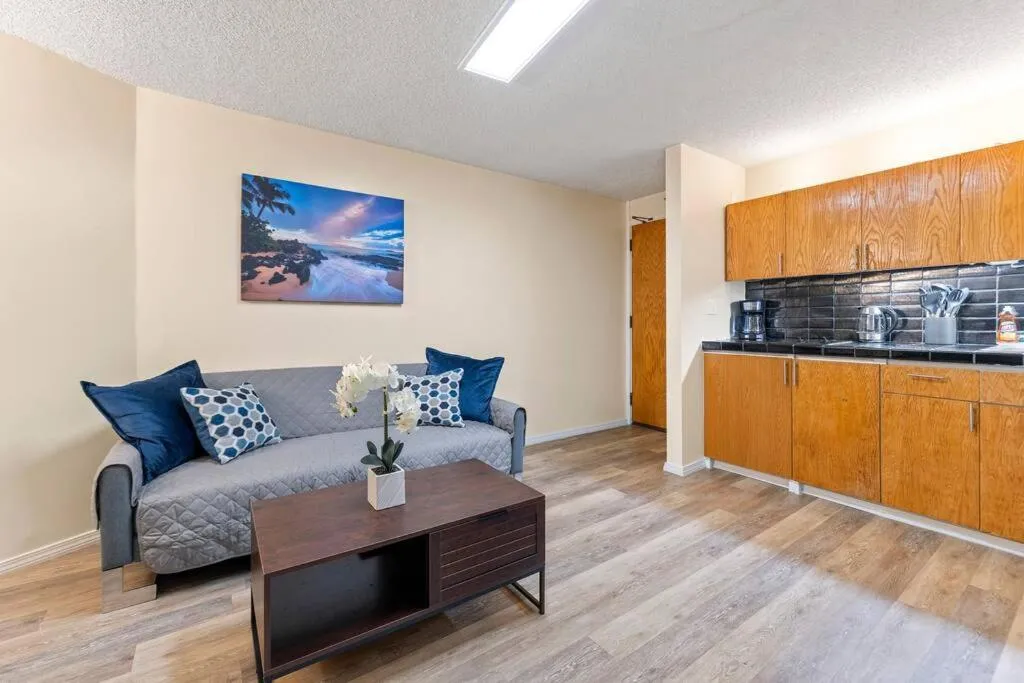 Image 4 of Executive Center 1 BD with Parking