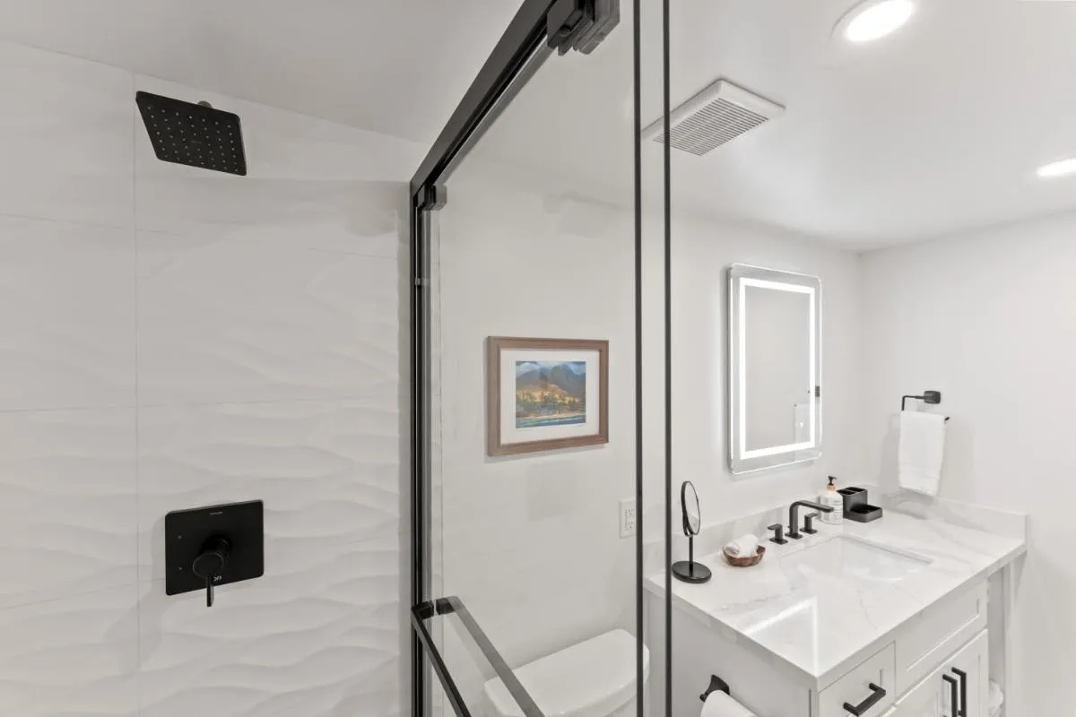 Image 4 of Fully Remodeled Ocean Front Comfort HKOK316