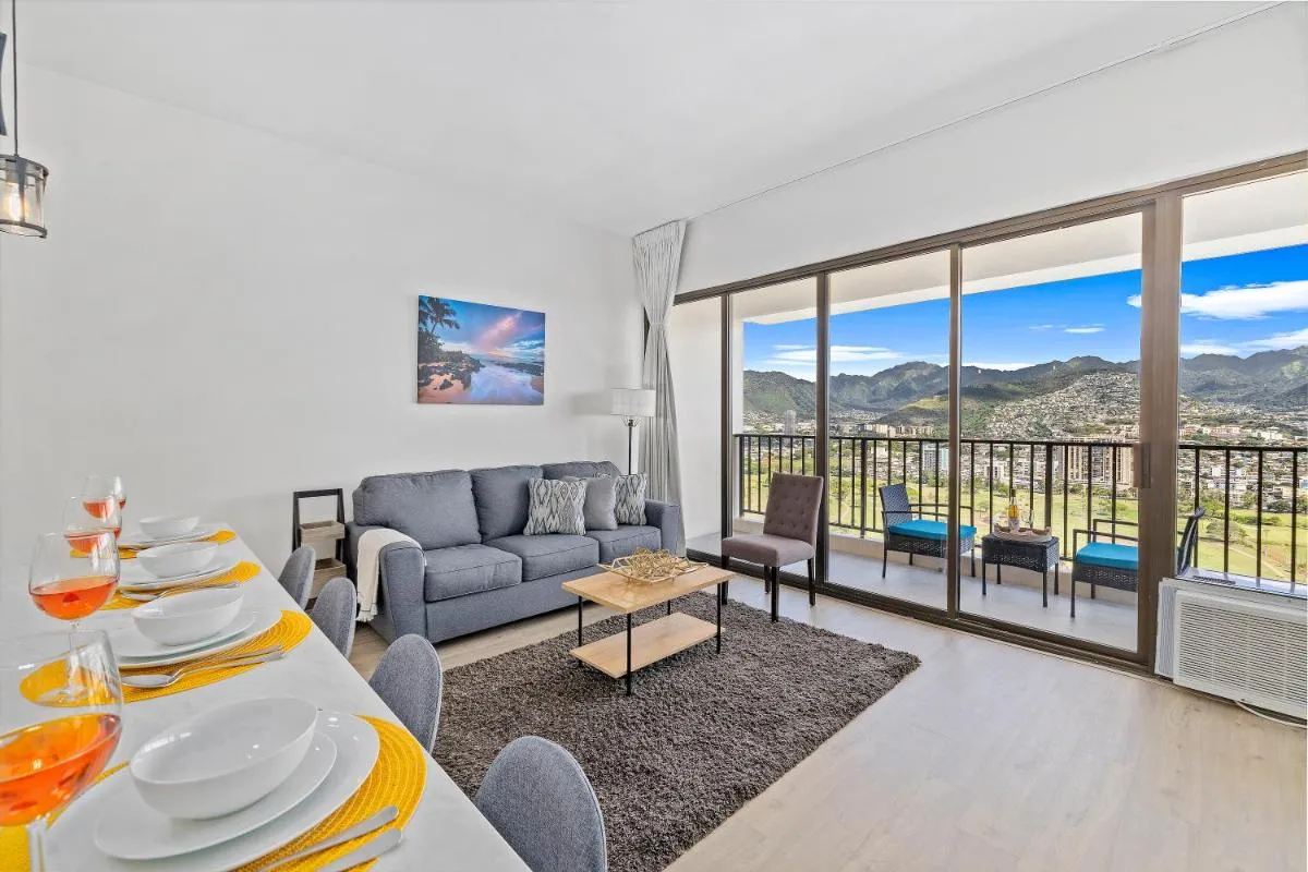Image 6 of Fully Renovated 1BR with King Bed, Parking & Close to the Beach