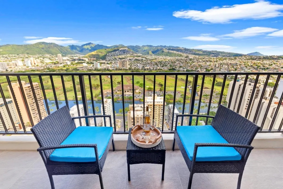 Image 3 of Fully Renovated 1BR with King Bed, Parking & Close to the Beach