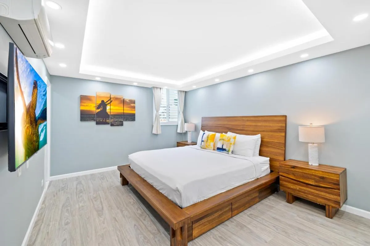 Image 1 of Fully Renovated 2BR and 2BA Near Waikiki Beach with Parking
