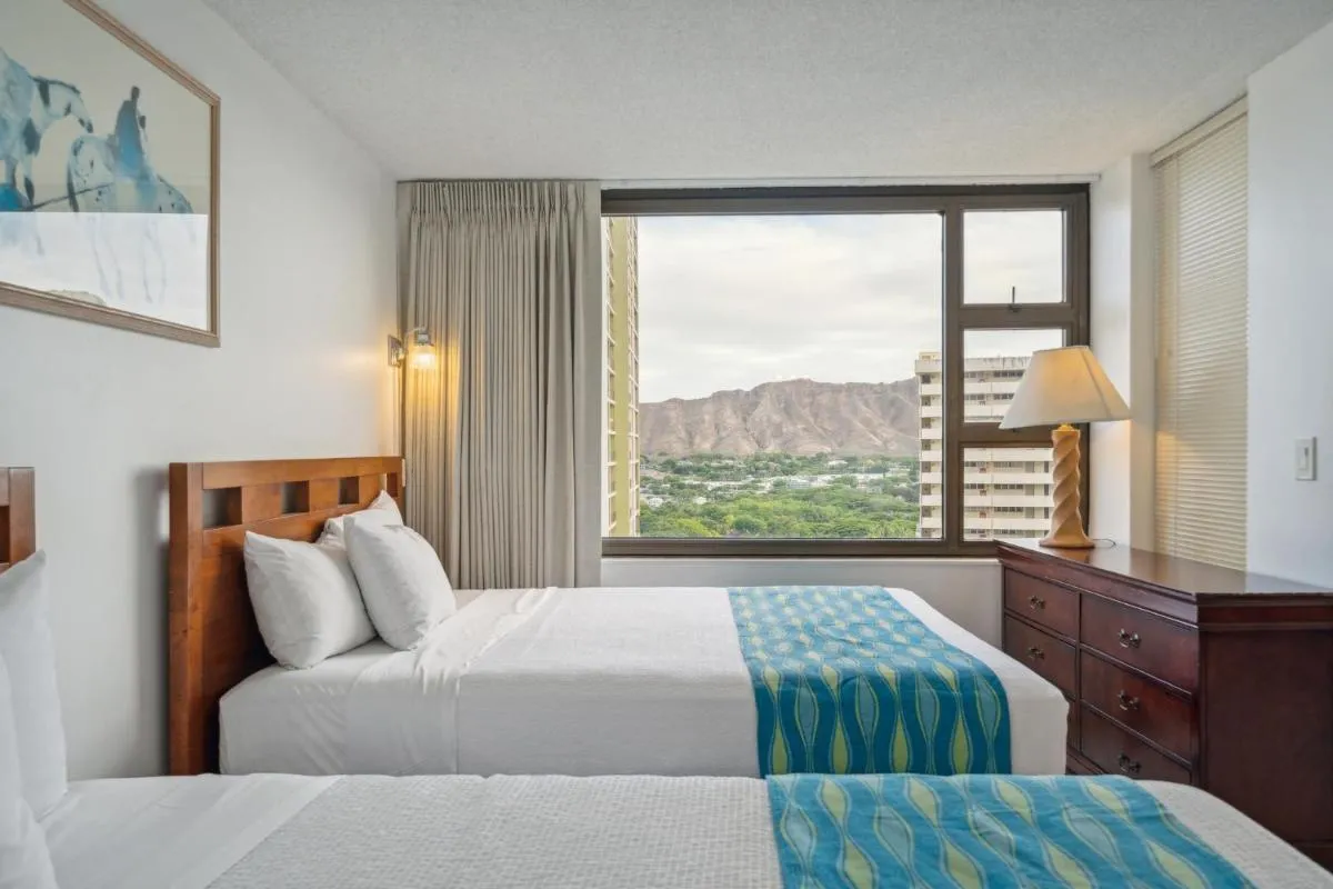 Image 6 of Gorgeous High Rise Waikiki Condo with Ocean and Diamond Head Views