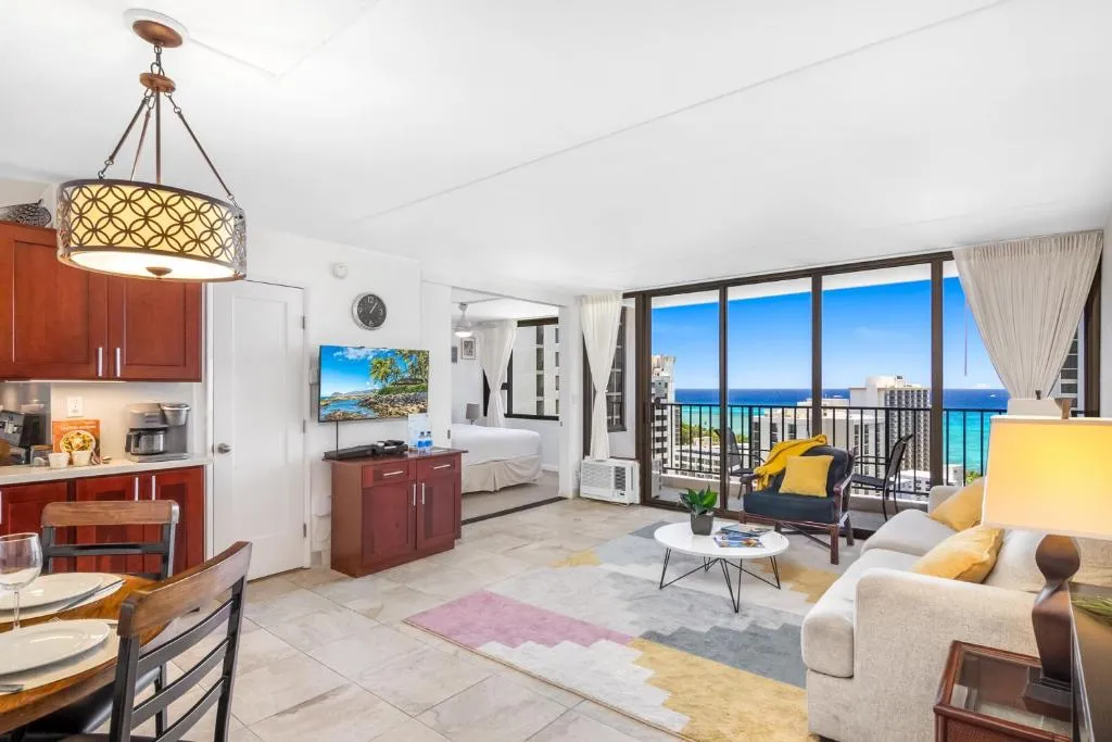 Image of Great Ocean & Diamond Head View Near Waikiki Beach