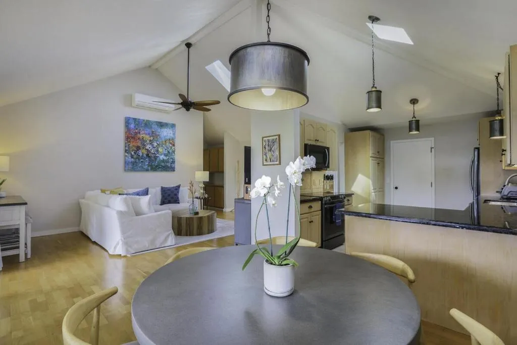 Image of Hale Iolani home