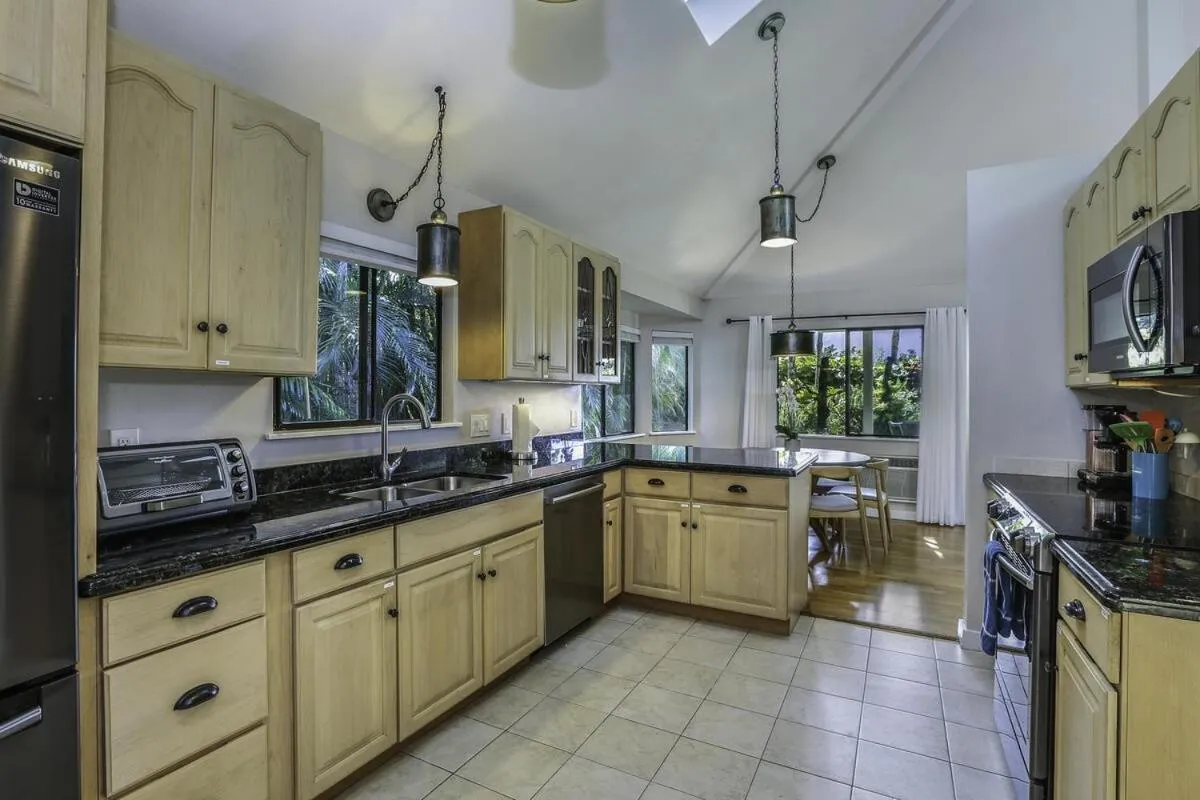 Image 1 of Hale Iolani home