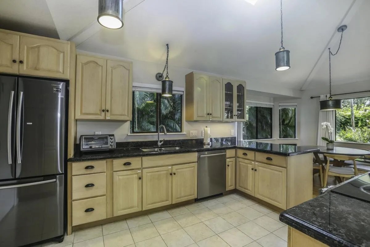 Image 2 of Hale Iolani home
